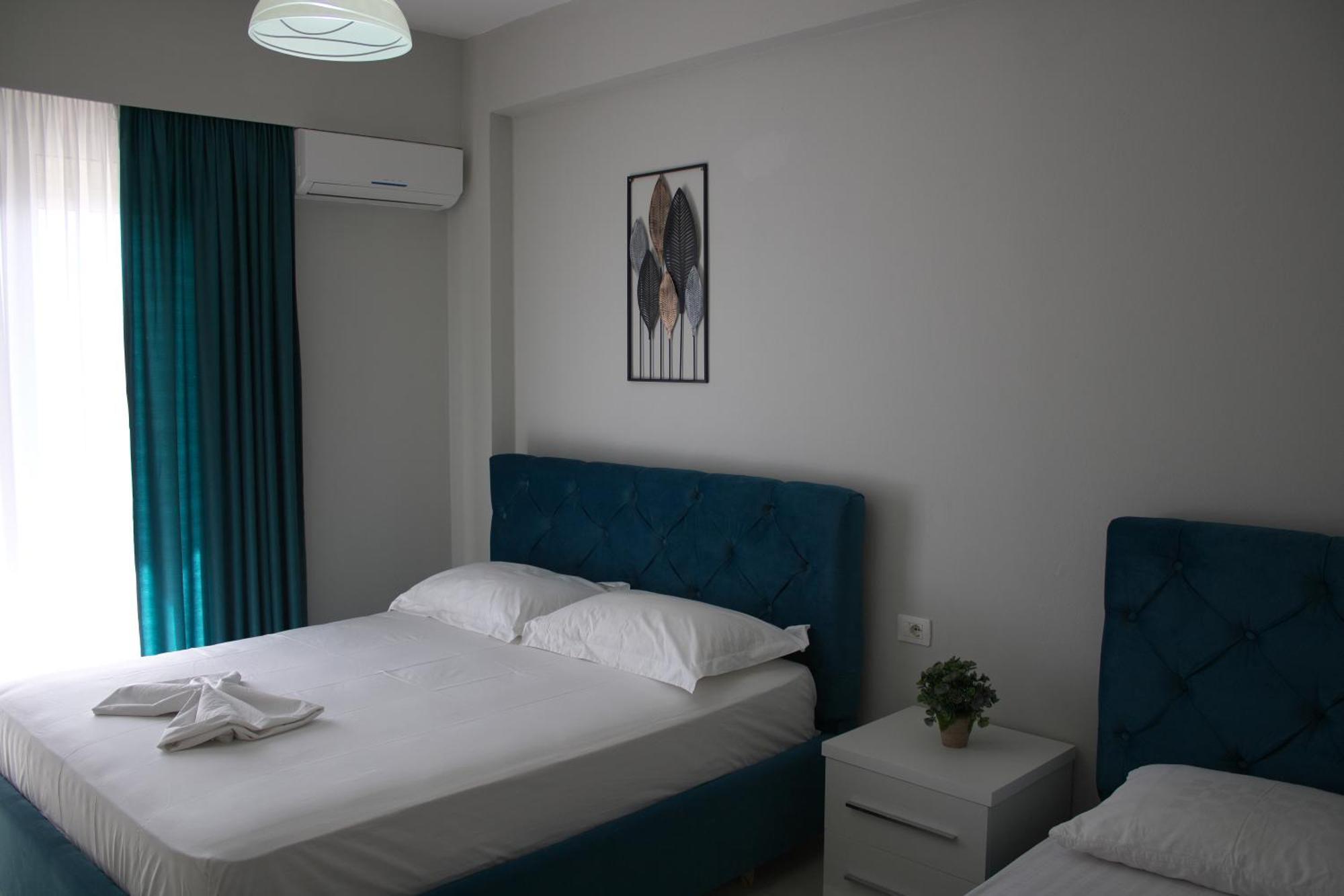 Luiza's * Sarandë